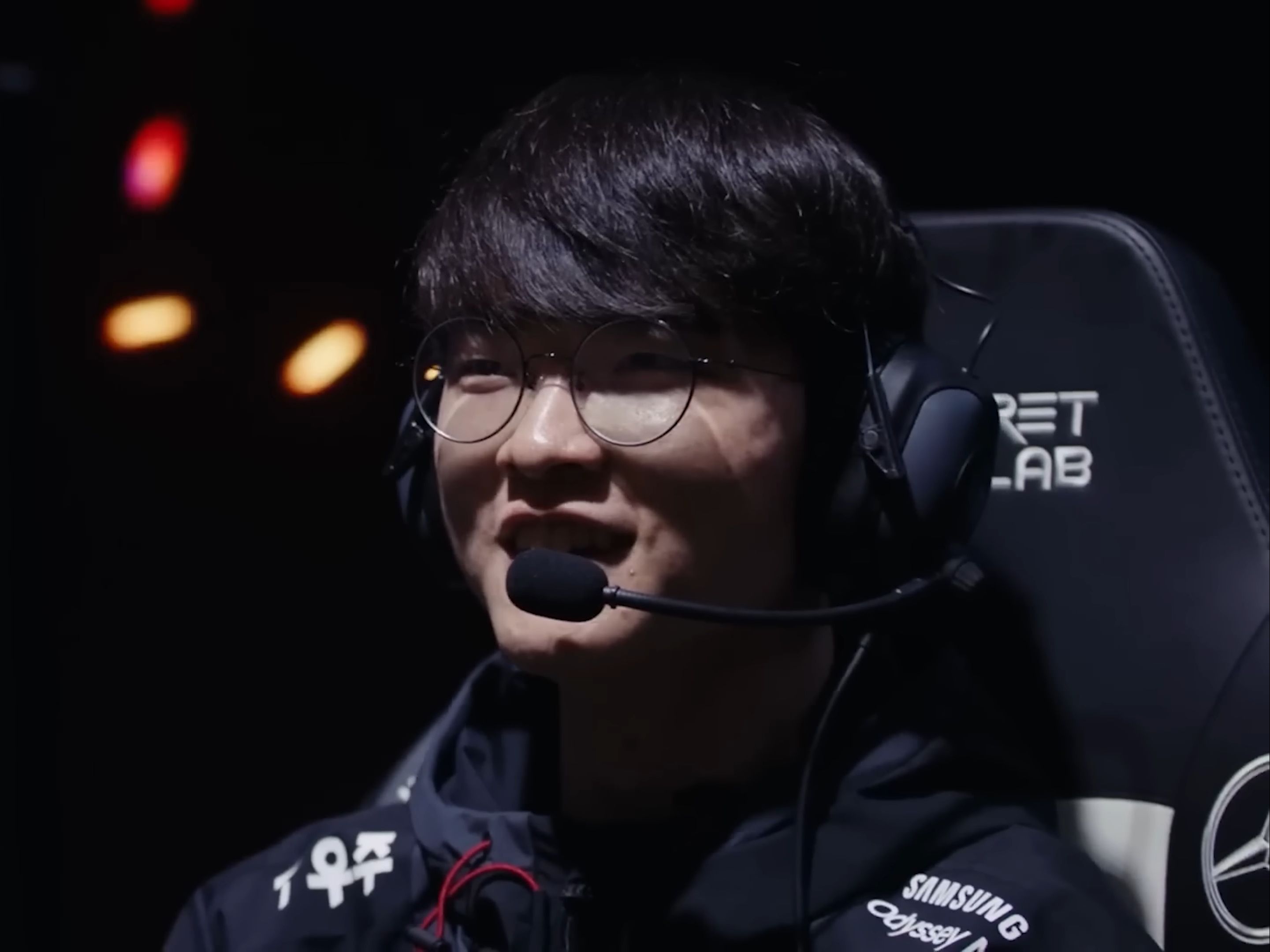 G2赛后动态合集，​ NiKo ：桌子质量怎么这么差？