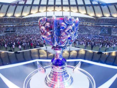 FoFo ：这赛季自己表现还可以吧，想办法为队伍多做一点